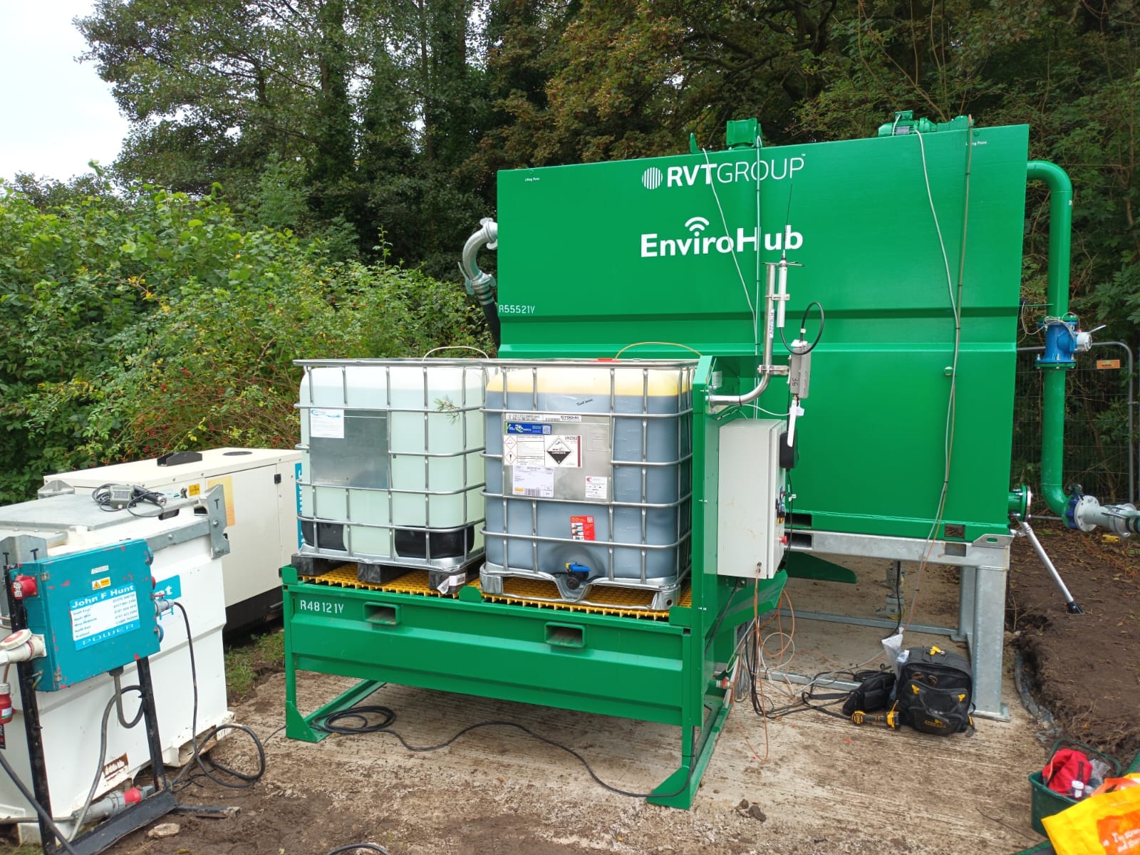 Treatment Tanks are designed to pretreat water with coagulant and flocculent polymer to improve settlement of solids, or for pH correction